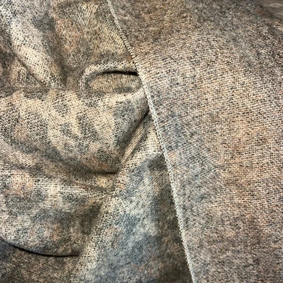 Anthropologie Clara cozy square scarf in neutral - Picture 6 of 6